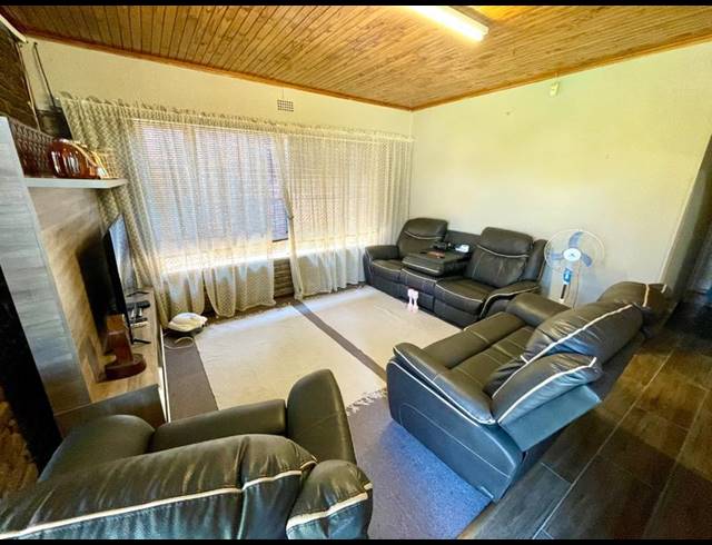 4 BEDROOM HOUSE FOR SALE IN DAN PIENAARVILLE